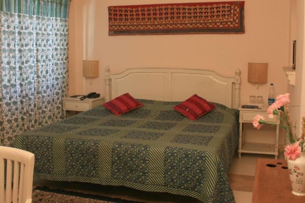Room image 4